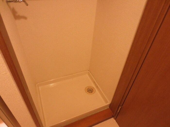 物件内観写真12　(洗濯機置場)