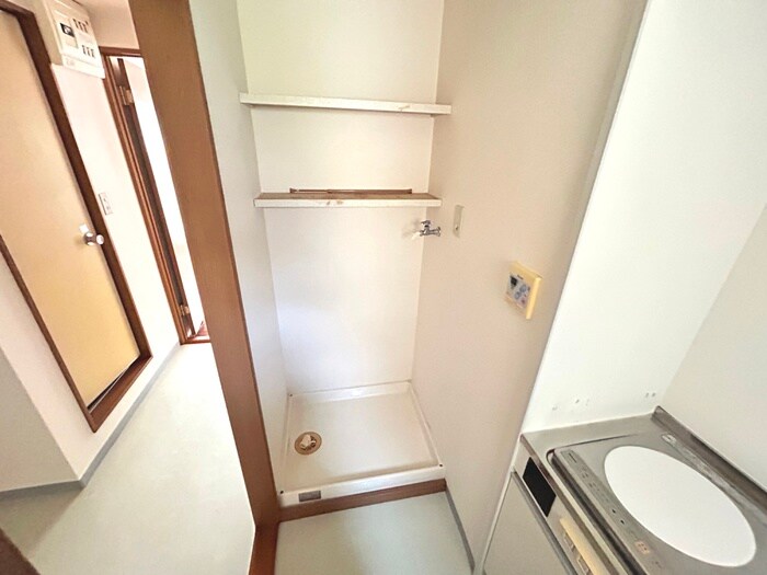 物件内観写真15　(洗濯機置場)