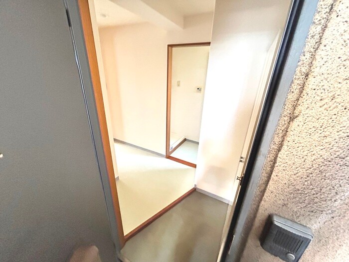 物件内観写真16　(玄関)
