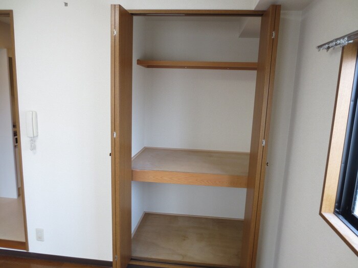 物件内観写真16　(収納)