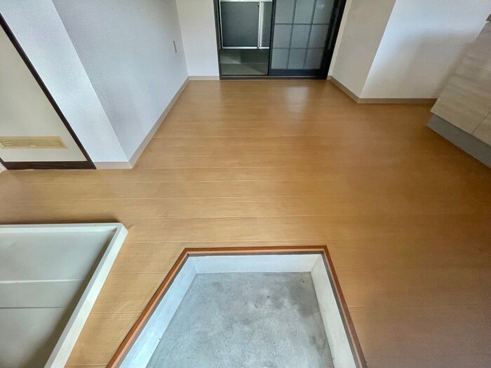 物件内観写真14　(玄関)