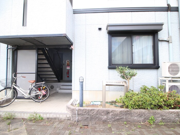 物件外観写真3　(エントランス部分)