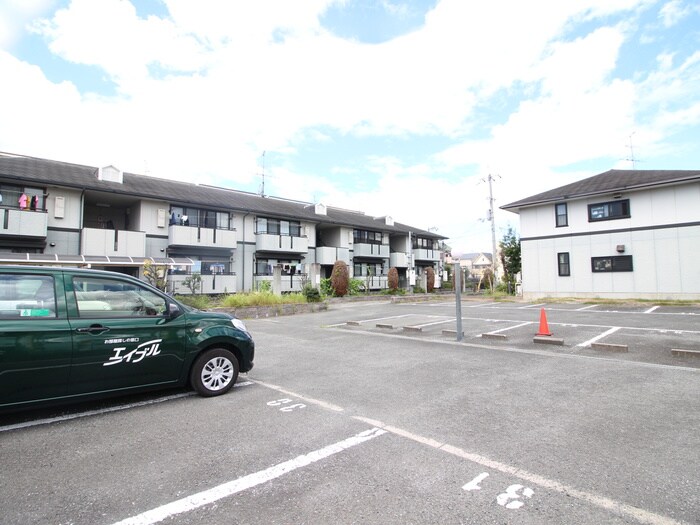 物件外観写真4　(駐車場)