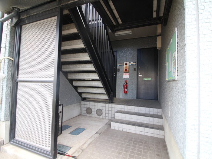 物件外観写真5　(エントランス部分)