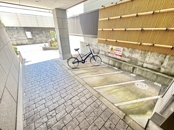 物件外観写真5　(駐輪場)