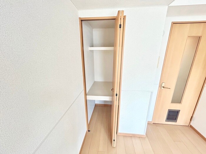物件内観写真18　(収納)