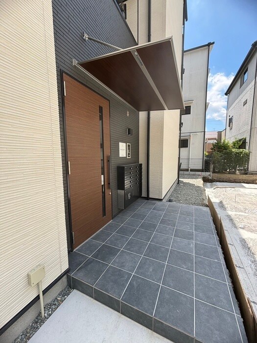 物件外観写真3　(エントランス部分)