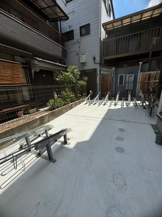 物件外観写真6　(駐輪場)