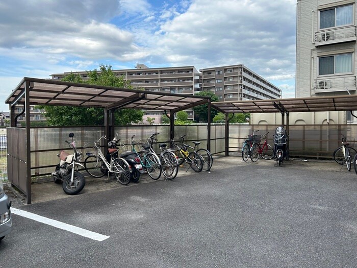 物件外観写真4　(駐輪場)