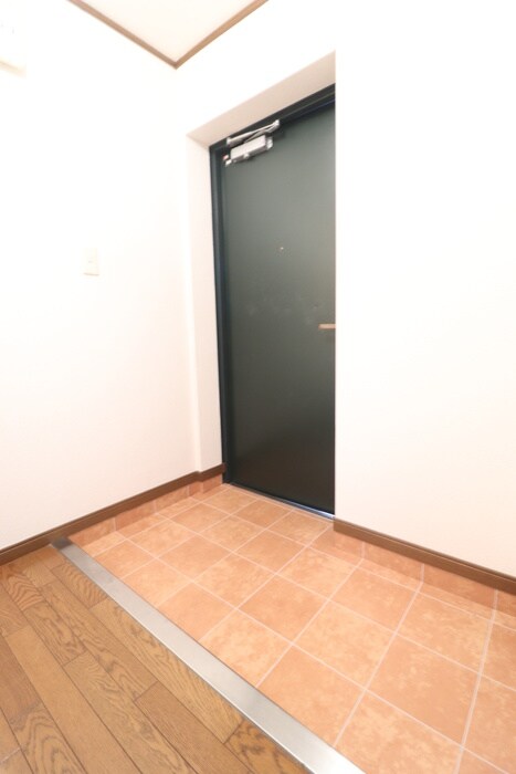 物件内観写真16　(玄関)