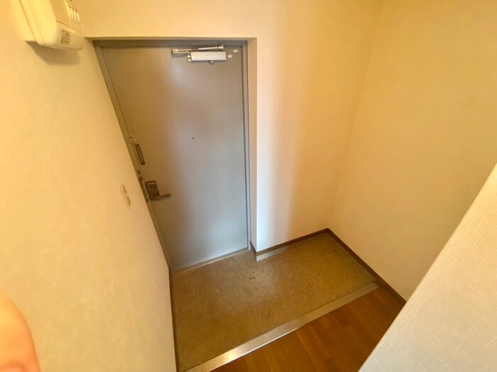 物件内観写真16　(玄関)