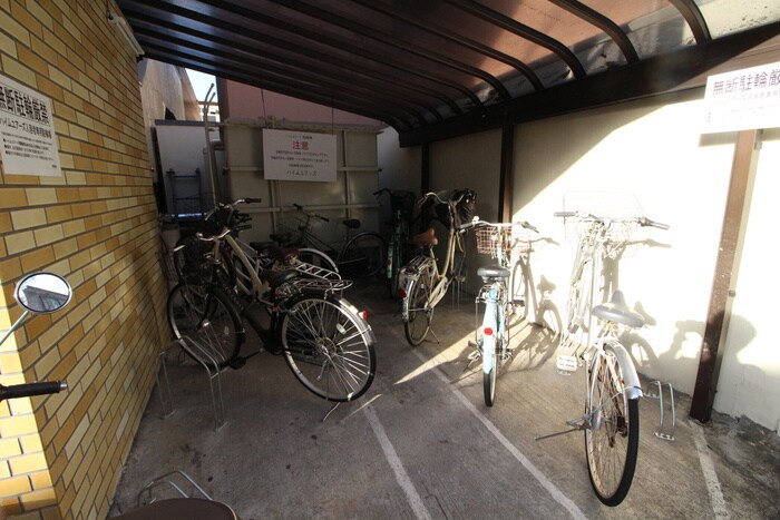 物件外観写真3　(駐輪場)