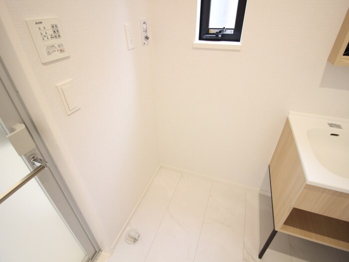 物件内観写真15　(洗濯機置場)