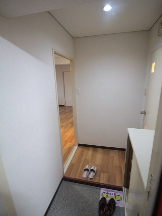 物件内観写真7　(玄関)
