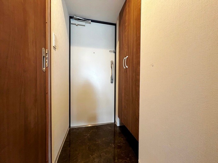 物件内観写真7　(玄関)