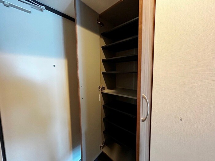 物件内観写真8　(靴箱)