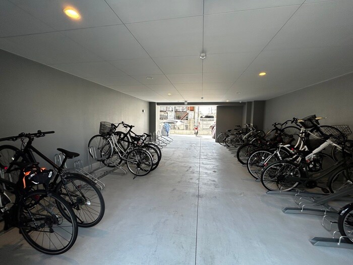 物件外観写真4　(駐輪場)