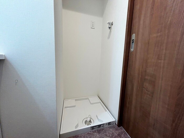 物件内観写真10　(洗濯機置場)