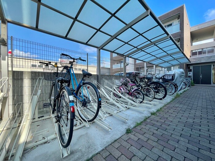 物件外観写真4　(駐輪場)