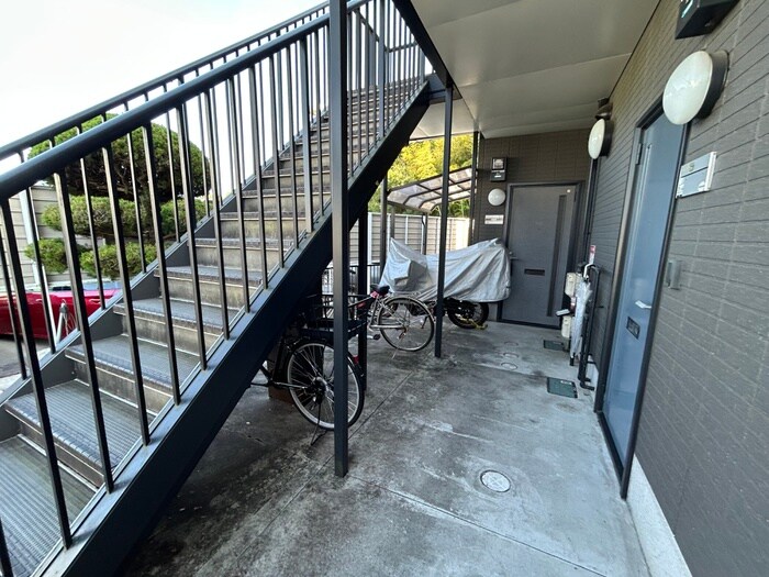 物件外観写真2　(駐輪場)