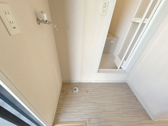 物件内観写真11　(洗濯機置場)