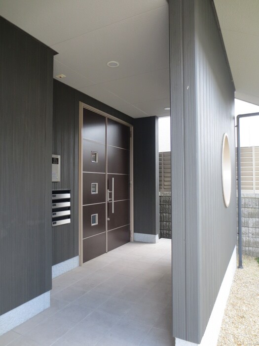 物件外観写真4　(エントランス部分)