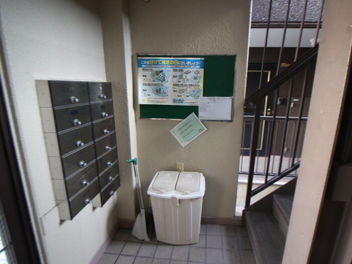 物件外観写真4　(エントランス部分)