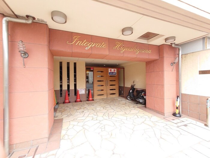 物件外観写真5　(エントランス部分)