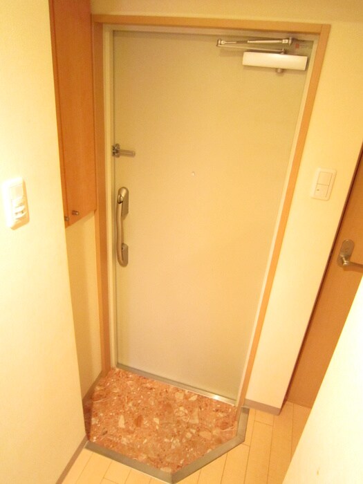 物件内観写真16　(玄関)