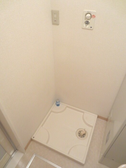 物件内観写真12　(洗濯機置場)