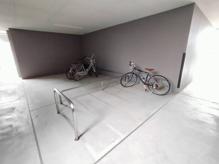 物件外観写真3　(駐輪場)