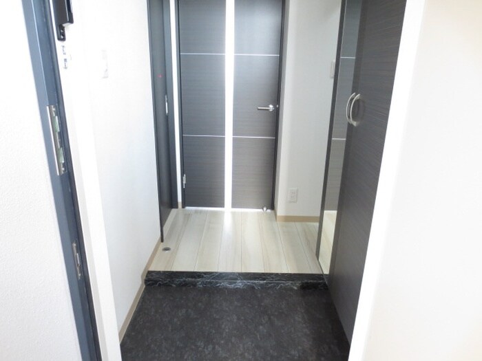 物件内観写真16　(玄関)
