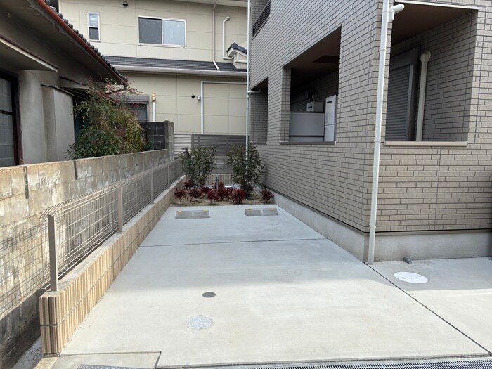 物件外観写真6　(駐車場)