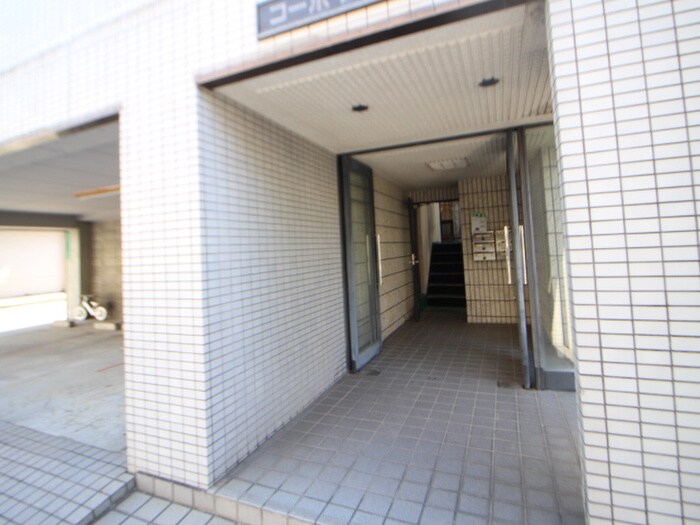 物件外観写真3　(エントランス部分)