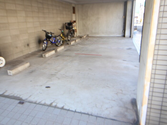 物件外観写真4　(駐車場)