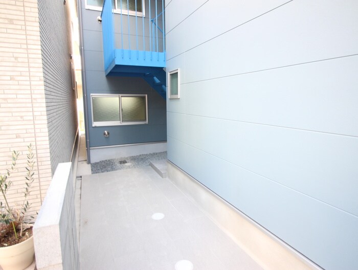 物件外観写真2　(エントランス部分)