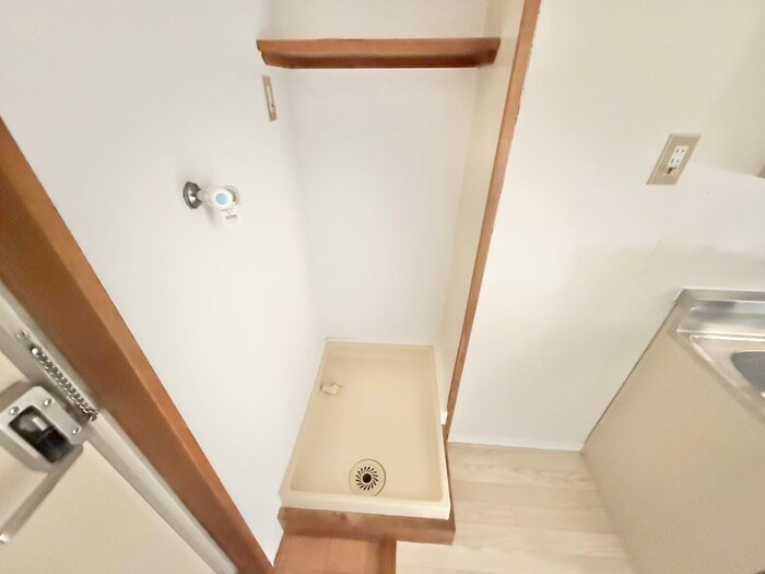 物件内観写真16　(洗濯機置場)