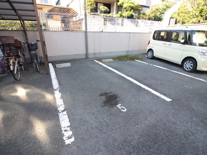 物件外観写真2　(駐車場)