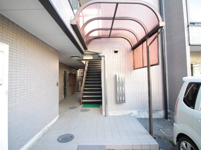 物件外観写真5　(エントランス部分)