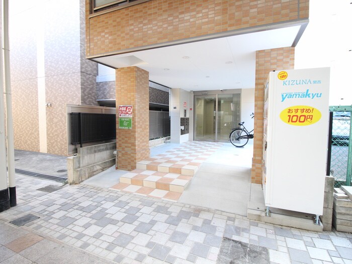 物件外観写真4　(エントランス部分)