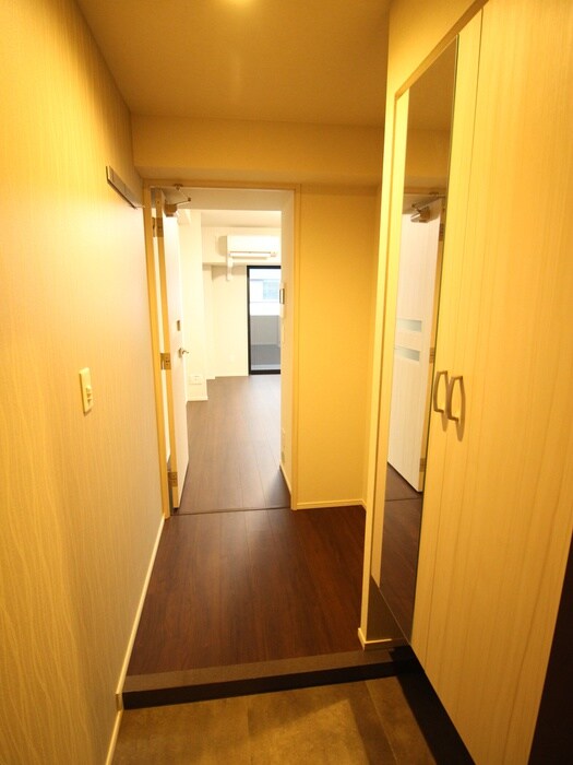 物件内観写真7　(玄関)