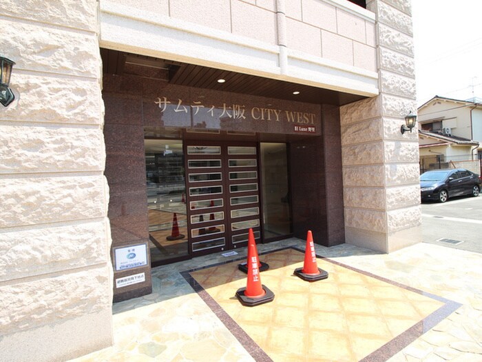 物件外観写真5　(エントランス部分)