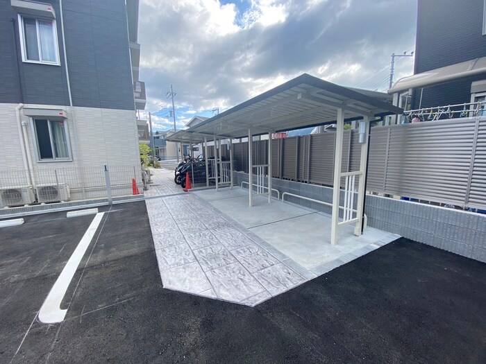 物件外観写真3　(駐輪場)