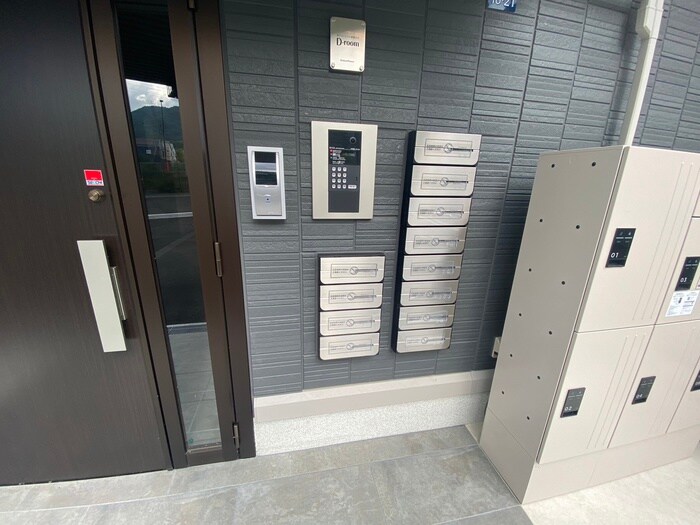 物件外観写真4　(エントランス部分)