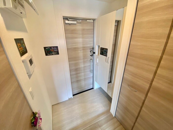 物件内観写真16　(玄関)