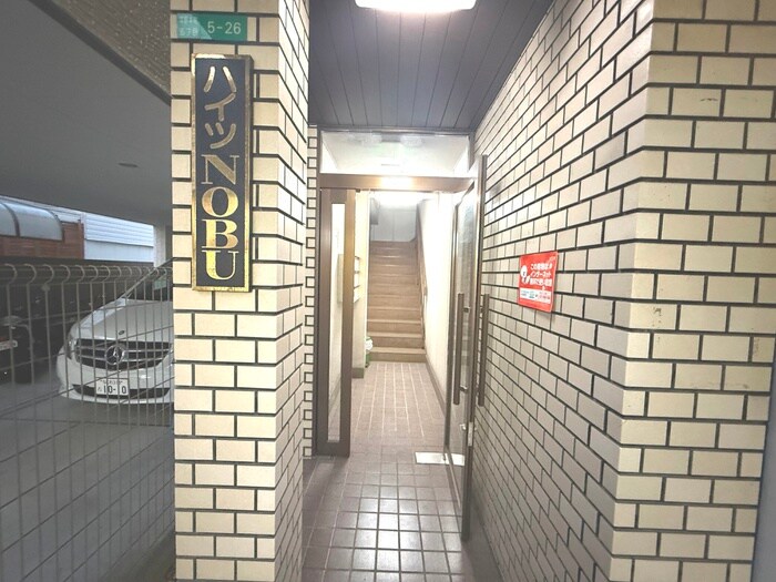 物件外観写真4　(エントランス部分)