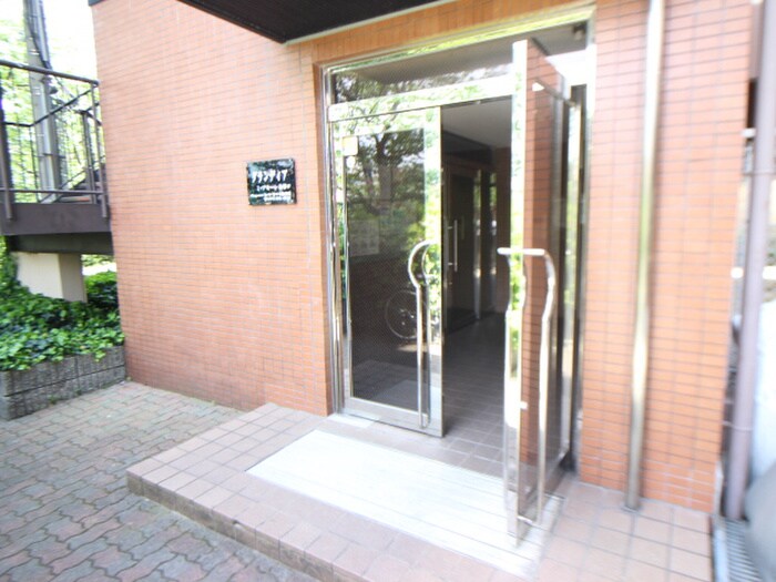 グランディアミ・アモ－レ南塚口のエントランス部分