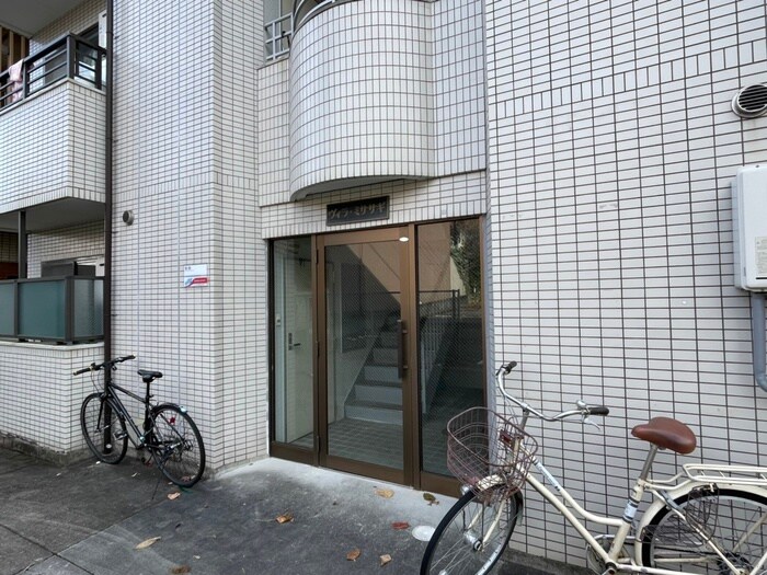 物件外観写真2　(エントランス部分)