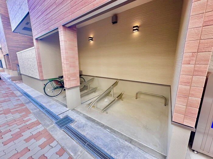 物件外観写真4　(駐輪場)