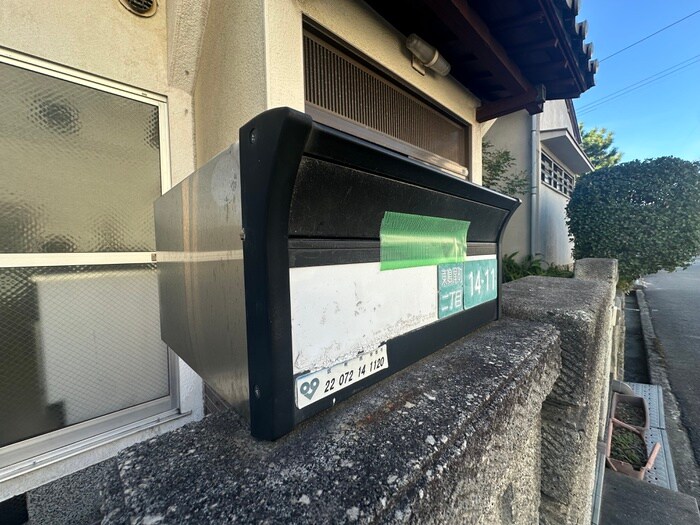 物件外観写真5　(エントランス部分)